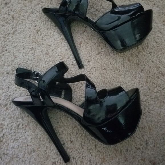 Fergie heels - Picture 2 of 4